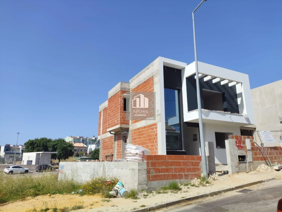 Moradia T4 para Venda em Charneca de Caparica e Sobreda Foto 5