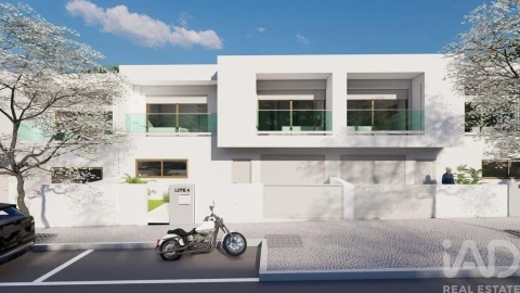 Moradia T4 para Venda em Luz