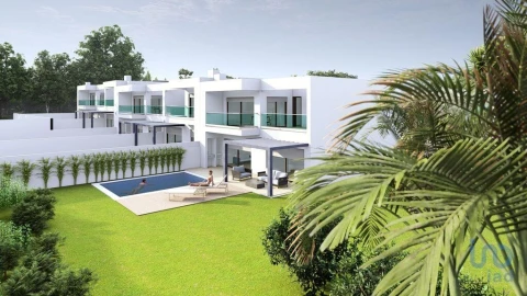 Moradia T4 para Venda em Luz