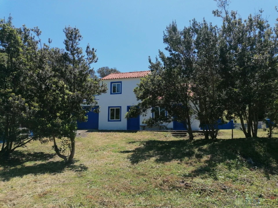 Moradia T1 para Venda em Capelo Foto 3