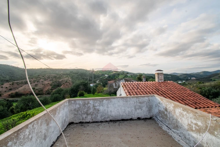 Moradia T6 para Venda em Alte Foto 17