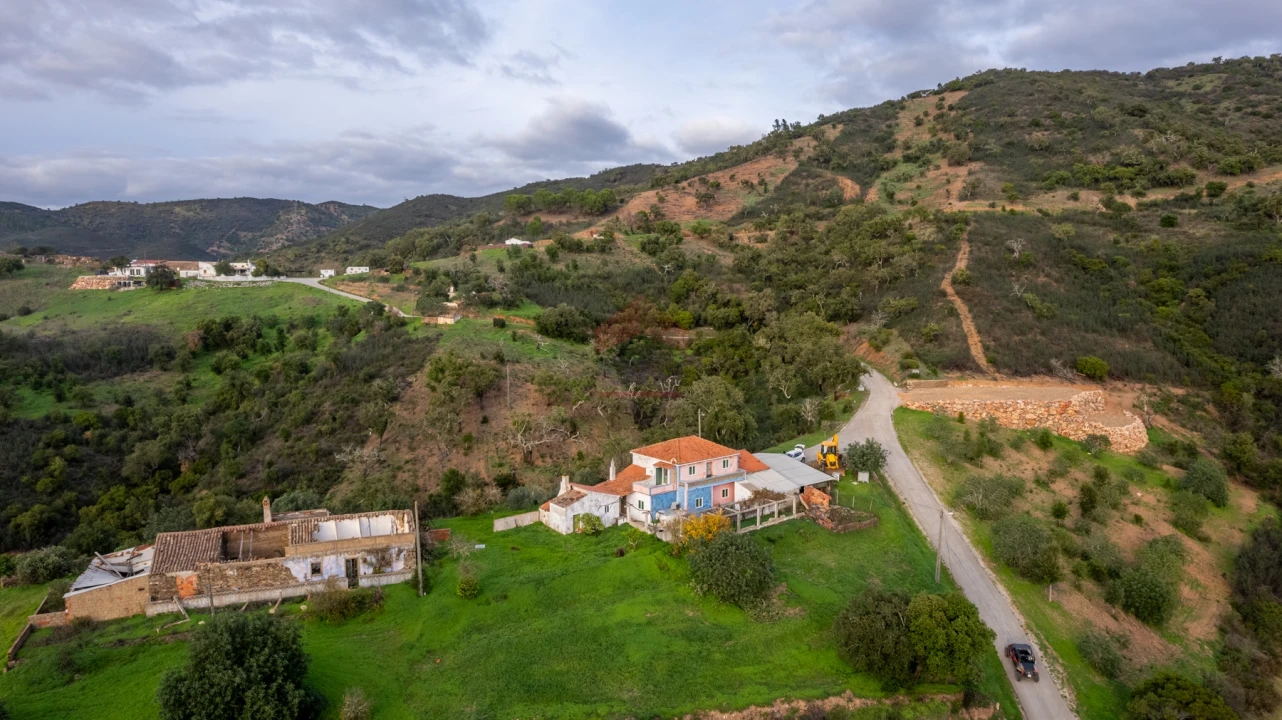 Moradia T6 para Venda em Alte Foto 2