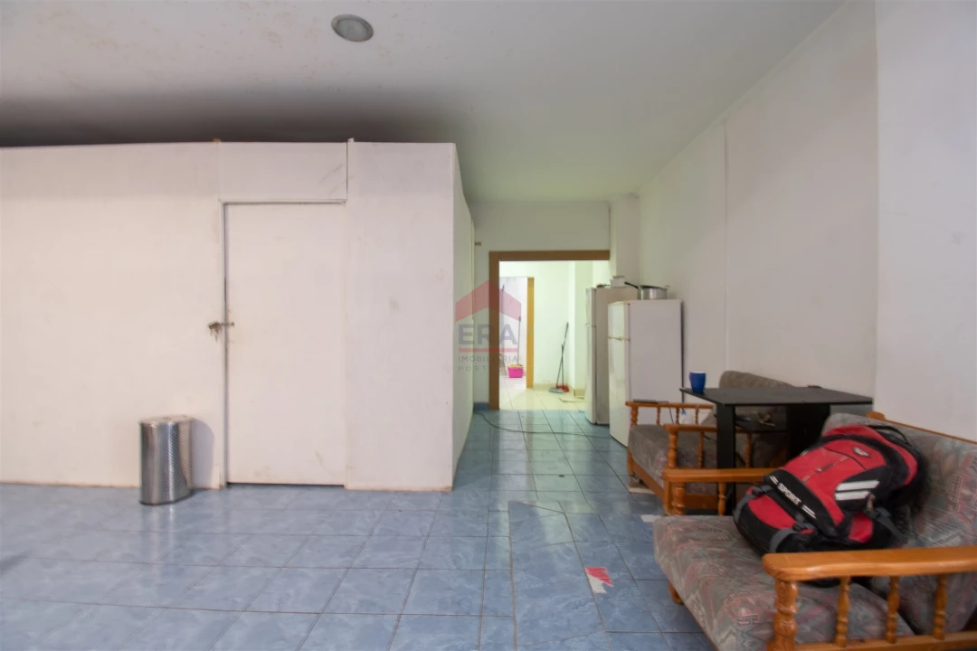 Armazém para Venda em Quarteira Foto 3