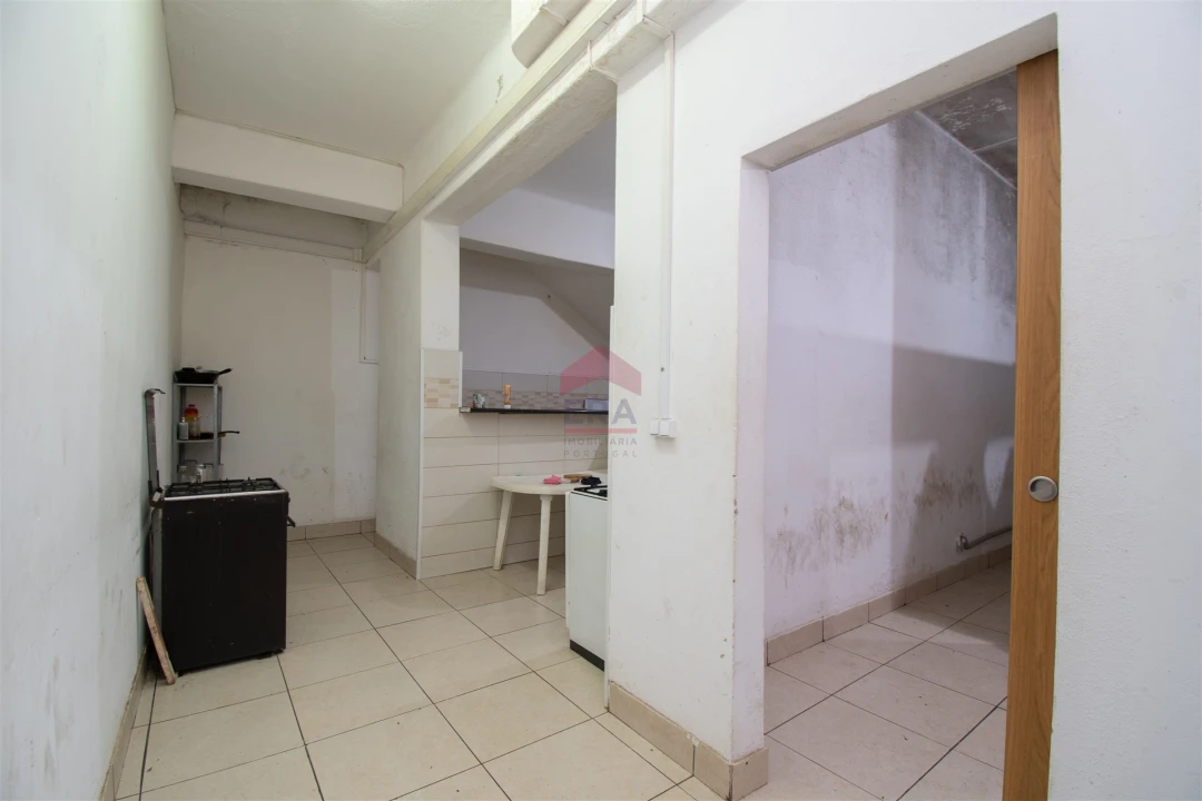 Armazém para Venda em Quarteira Foto 4