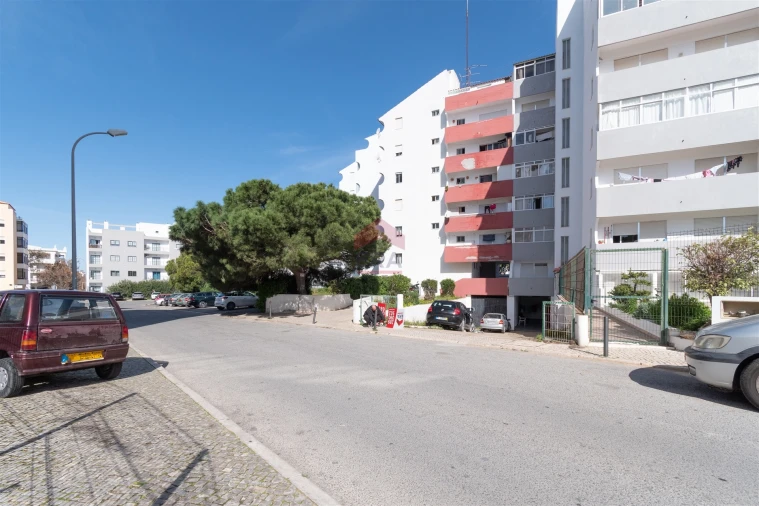 Armazém para Venda em Quarteira