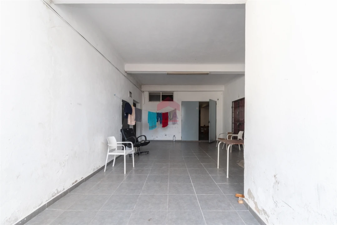 Armazém para Venda em Quarteira Foto 7