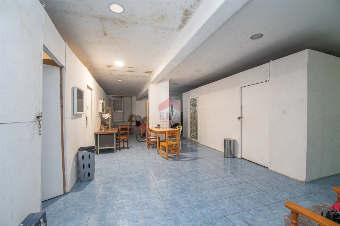 Armazém para Venda em Quarteira Foto 2