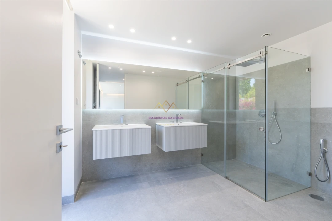 Moradia T5 para Venda em Santa Maria e São Miguel, São Martinho, São Pedro Penaferrim Foto 69