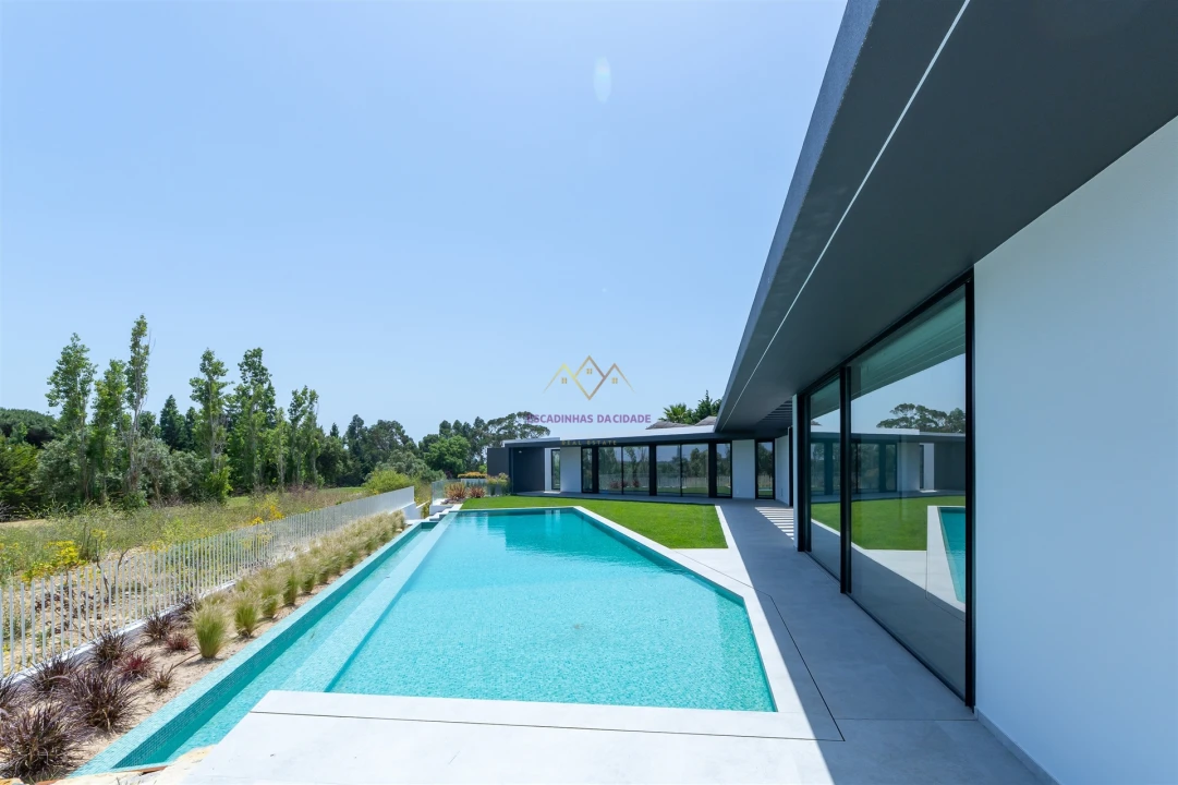 Moradia T5 para Venda em Santa Maria e São Miguel, São Martinho, São Pedro Penaferrim Foto 3