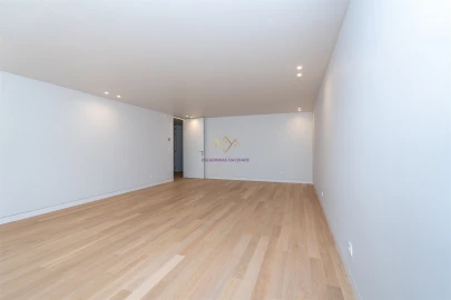 Moradia T5 para Venda em Santa Maria e São Miguel, São Martinho, São Pedro Penaferrim