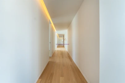 Moradia T5 para Venda em Santa Maria e São Miguel, São Martinho, São Pedro Penaferrim