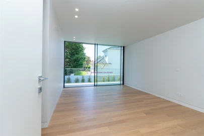 Moradia T5 para Venda em Santa Maria e São Miguel, São Martinho, São Pedro Penaferrim