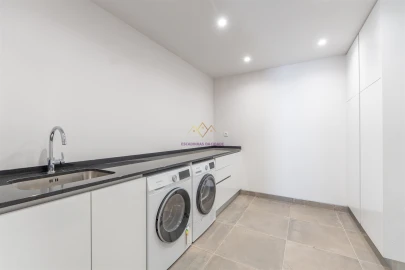 Moradia T5 para Venda em Santa Maria e São Miguel, São Martinho, São Pedro Penaferrim