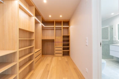 Moradia T5 para Venda em Santa Maria e São Miguel, São Martinho, São Pedro Penaferrim