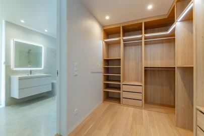 Moradia T5 para Venda em Santa Maria e São Miguel, São Martinho, São Pedro Penaferrim