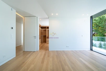 Moradia T5 para Venda em Santa Maria e São Miguel, São Martinho, São Pedro Penaferrim