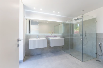 Moradia T5 para Venda em Santa Maria e São Miguel, São Martinho, São Pedro Penaferrim