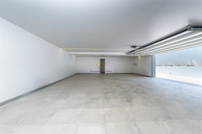 Moradia T5 para Venda em Santa Maria e São Miguel, São Martinho, São Pedro Penaferrim