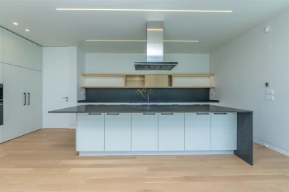 Moradia T5 para Venda em Santa Maria e São Miguel, São Martinho, São Pedro Penaferrim