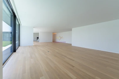 Moradia T5 para Venda em Santa Maria e São Miguel, São Martinho, São Pedro Penaferrim