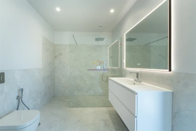 Moradia T5 para Venda em Santa Maria e São Miguel, São Martinho, São Pedro Penaferrim