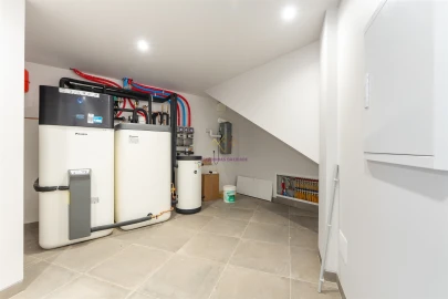 Moradia T5 para Venda em Santa Maria e São Miguel, São Martinho, São Pedro Penaferrim