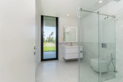 Moradia T5 para Venda em Santa Maria e São Miguel, São Martinho, São Pedro Penaferrim