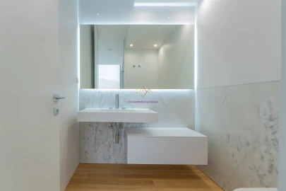 Moradia T5 para Venda em Santa Maria e São Miguel, São Martinho, São Pedro Penaferrim