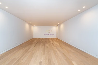 Moradia T5 para Venda em Santa Maria e São Miguel, São Martinho, São Pedro Penaferrim