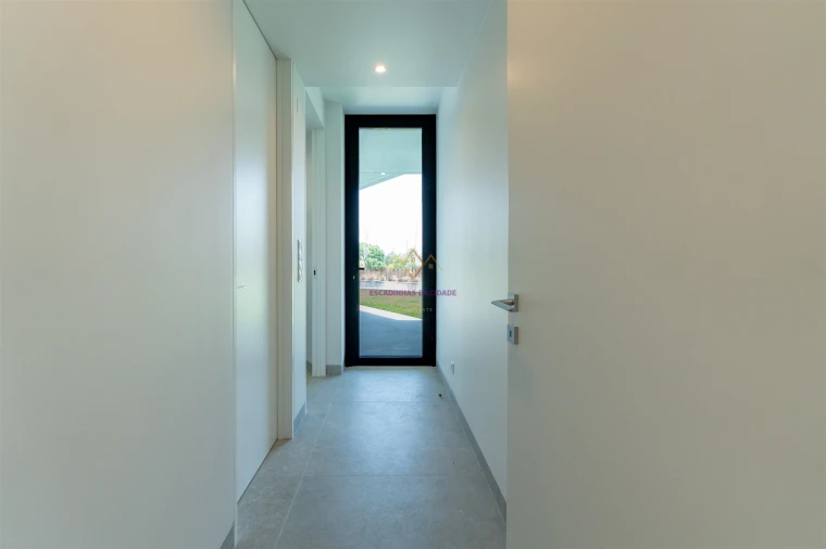 Moradia T5 para Venda em Santa Maria e São Miguel, São Martinho, São Pedro Penaferrim Foto 28