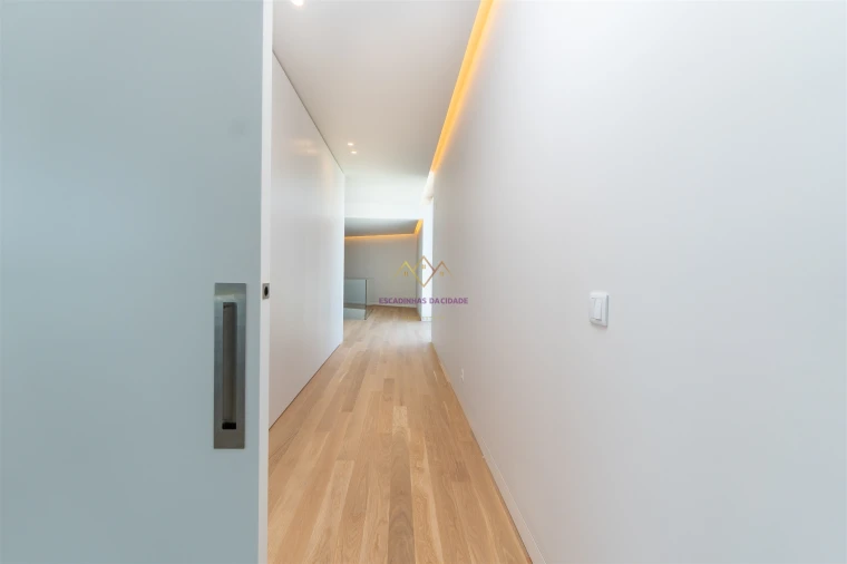 Moradia T5 para Venda em Santa Maria e São Miguel, São Martinho, São Pedro Penaferrim Foto 25