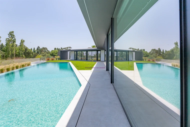 Moradia T5 para Venda em Santa Maria e São Miguel, São Martinho, São Pedro Penaferrim Foto 2