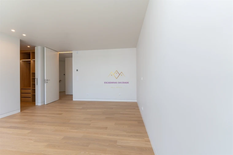 Moradia T5 para Venda em Santa Maria e São Miguel, São Martinho, São Pedro Penaferrim Foto 33