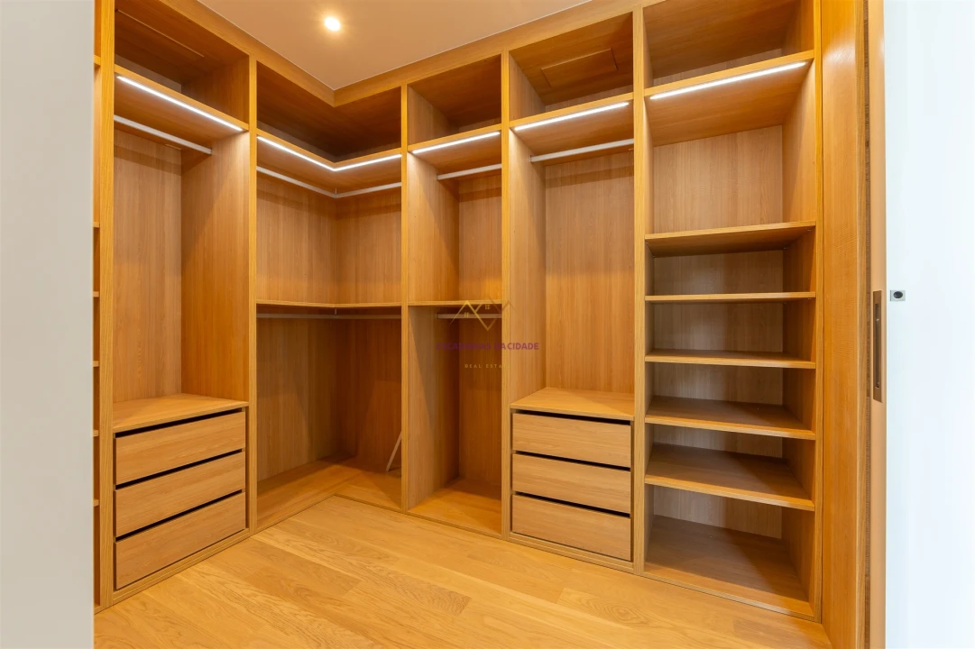 Moradia T5 para Venda em Santa Maria e São Miguel, São Martinho, São Pedro Penaferrim Foto 34