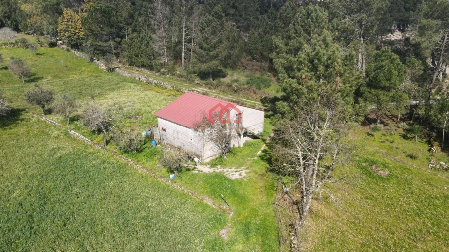 Quinta T0 para Venda em Santiago de Cassurrães e Póvoa de Cervães Foto 1