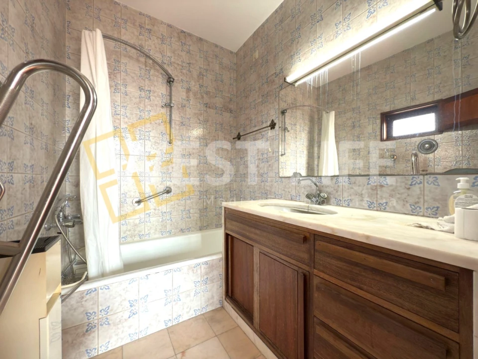 Moradia T7 para Venda em Carnaxide e Queijas Foto 12