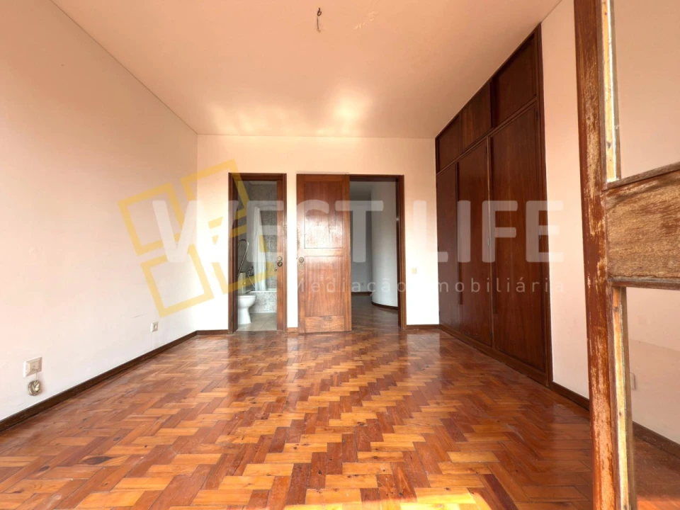 Moradia T7 para Venda em Carnaxide e Queijas Foto 24