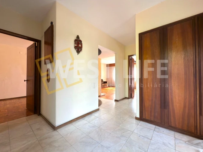 Moradia T7 para Venda em Carnaxide e Queijas Foto 14