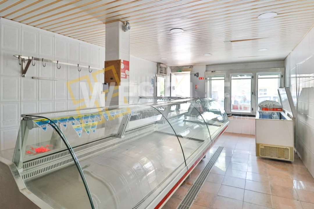 Loja para Venda em Rio de Mouro Foto 1