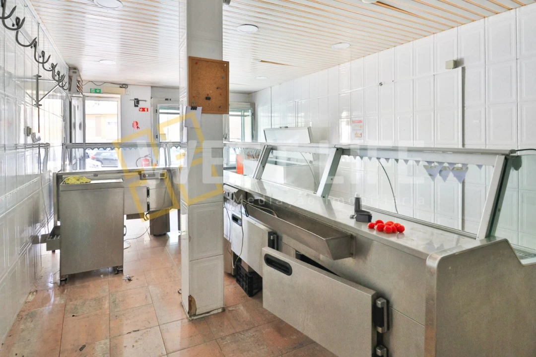 Loja para Venda em Rio de Mouro Foto 7