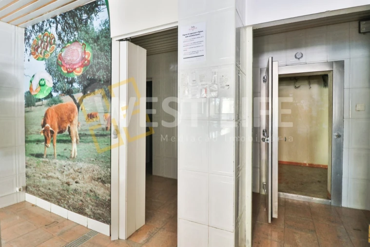 Loja para Venda em Rio de Mouro Foto 6