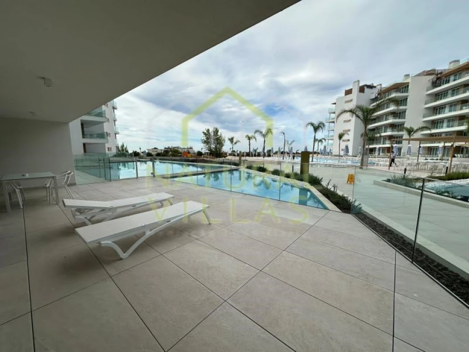 Apartamento T2 para Venda em Quarteira Foto 3