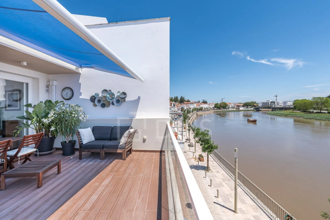 Moradia T4 para Venda em Santa Maria do Castelo e Santiago e Santa Susana Foto 4