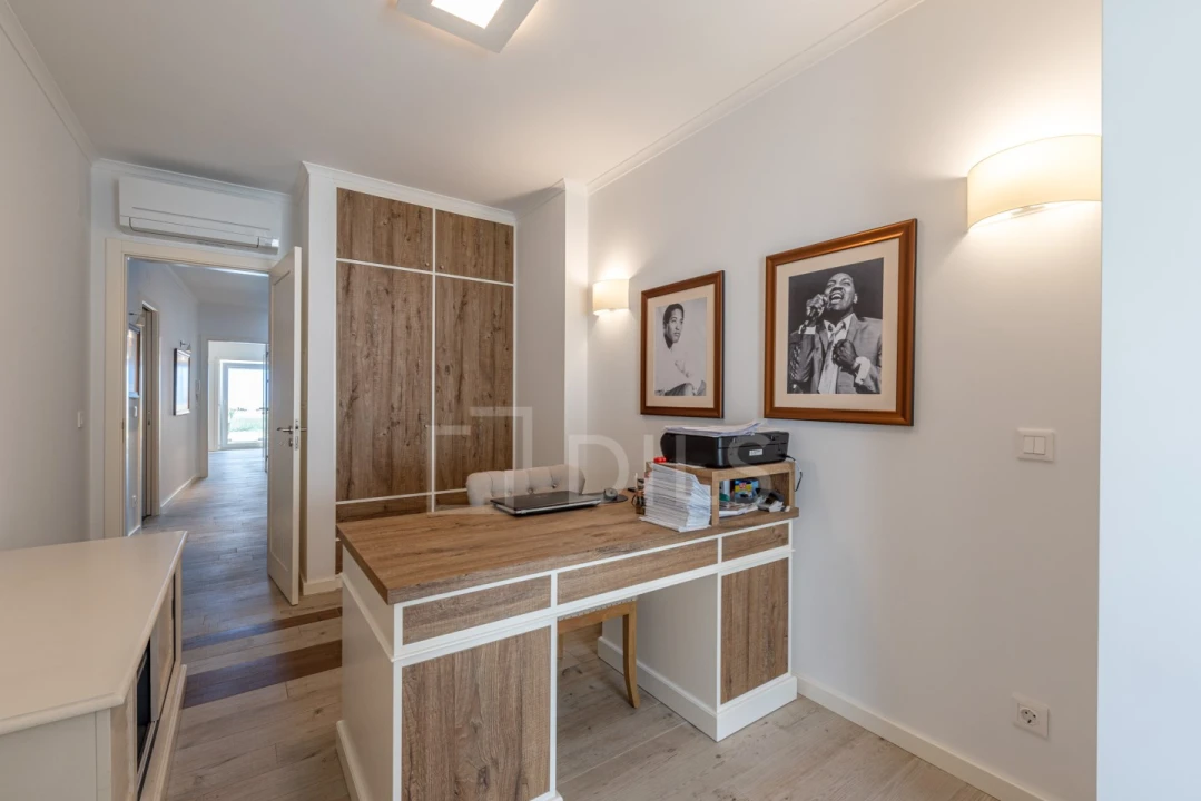 Moradia T4 para Venda em Santa Maria do Castelo e Santiago e Santa Susana Foto 16