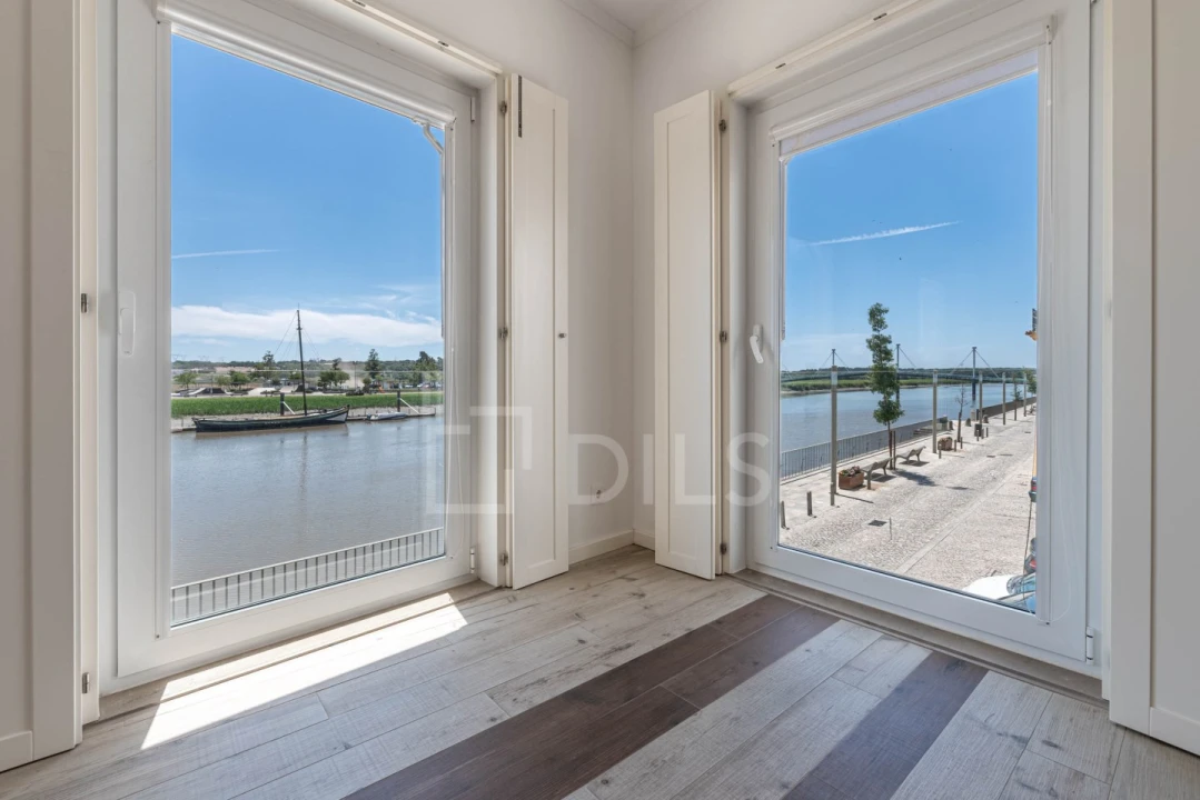 Moradia T4 para Venda em Santa Maria do Castelo e Santiago e Santa Susana Foto 24