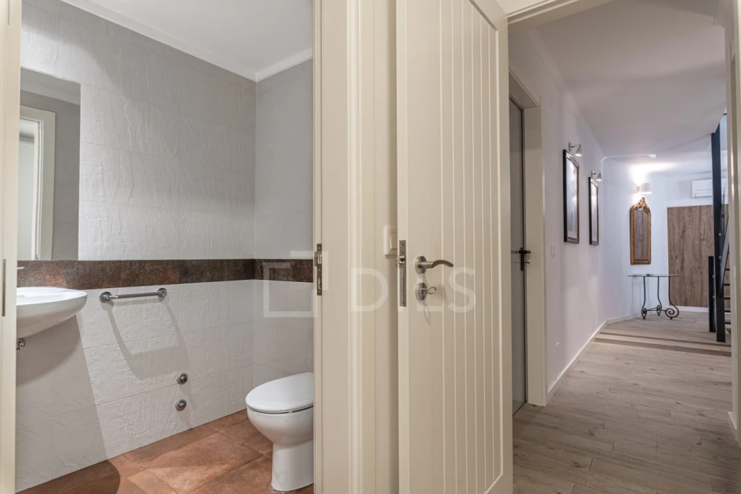 Moradia T4 para Venda em Santa Maria do Castelo e Santiago e Santa Susana Foto 32