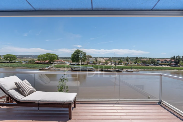 Moradia T4 para Venda em Santa Maria do Castelo e Santiago e Santa Susana Foto 3