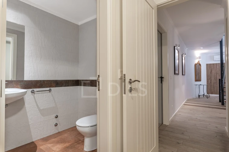 Moradia T4 para Venda em Santa Maria do Castelo e Santiago e Santa Susana Foto 32