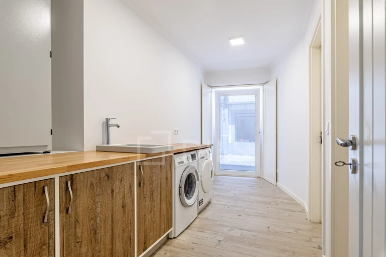 Moradia T4 para Venda em Santa Maria do Castelo e Santiago e Santa Susana Foto 33