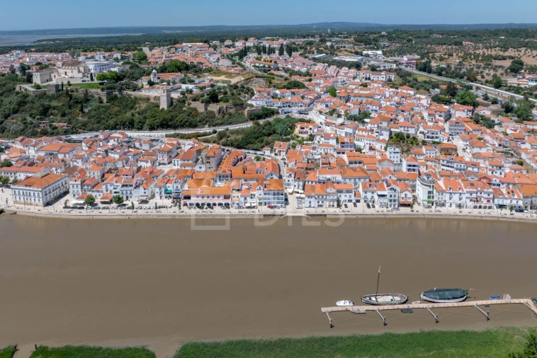 Moradia T4 para Venda em Santa Maria do Castelo e Santiago e Santa Susana Foto 36